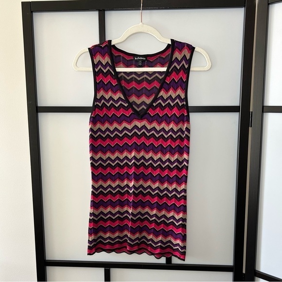 [M] NWOT Le Chateau 95% Viscose Pink, Purple & Black Chevron Pattern Tank Top - Picture 1 of 11
